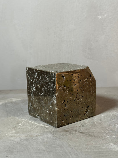 Pyrite cube xl