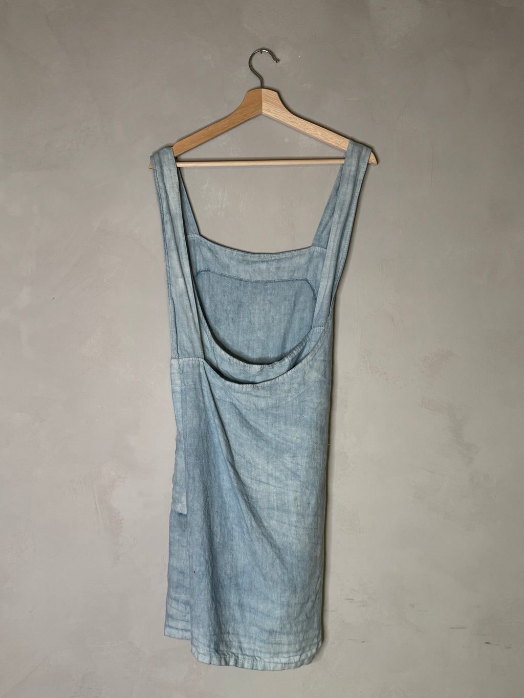 artemesia linen Indigo cross back apron