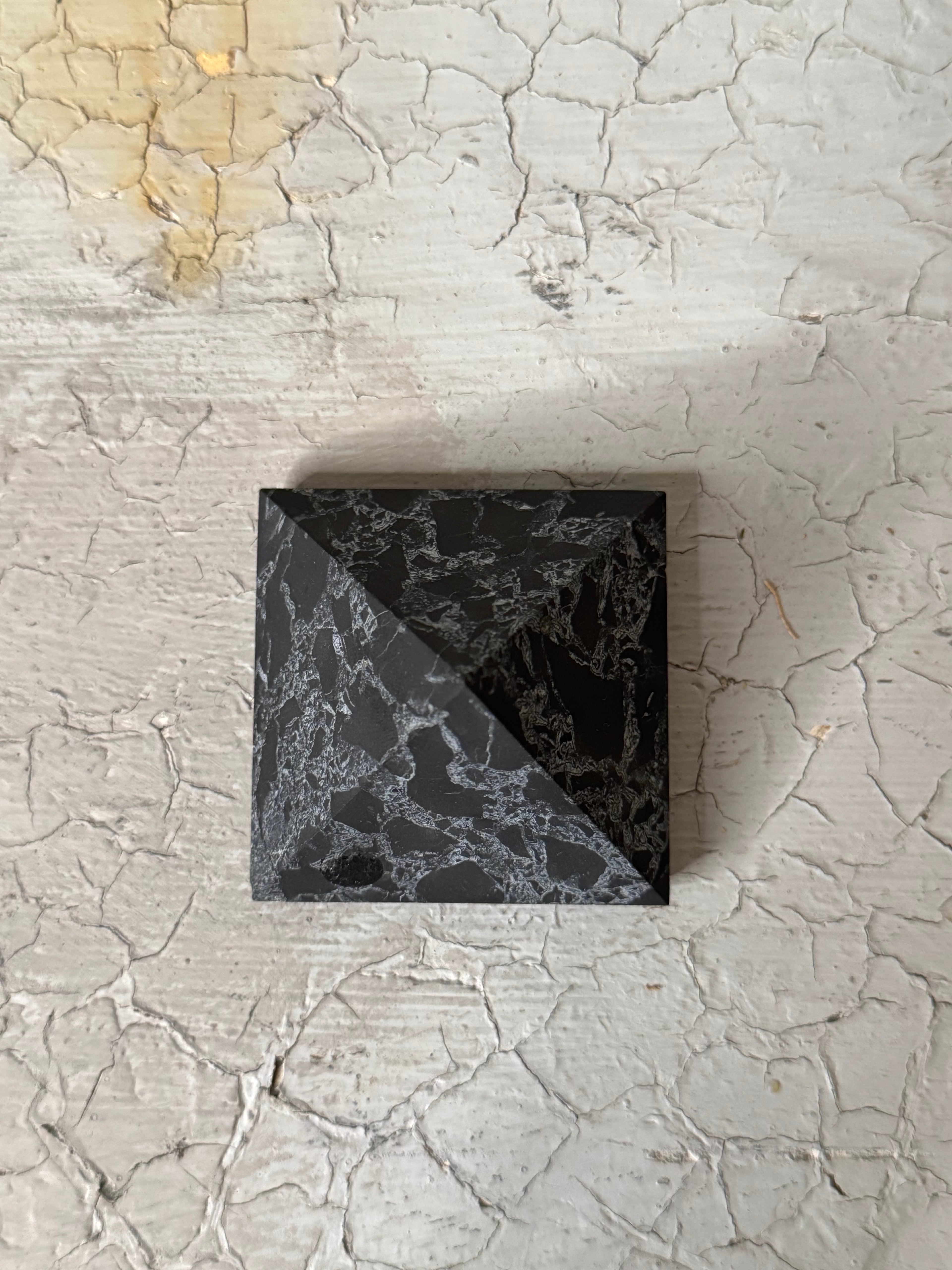 Shungite pyramid with quartz veins