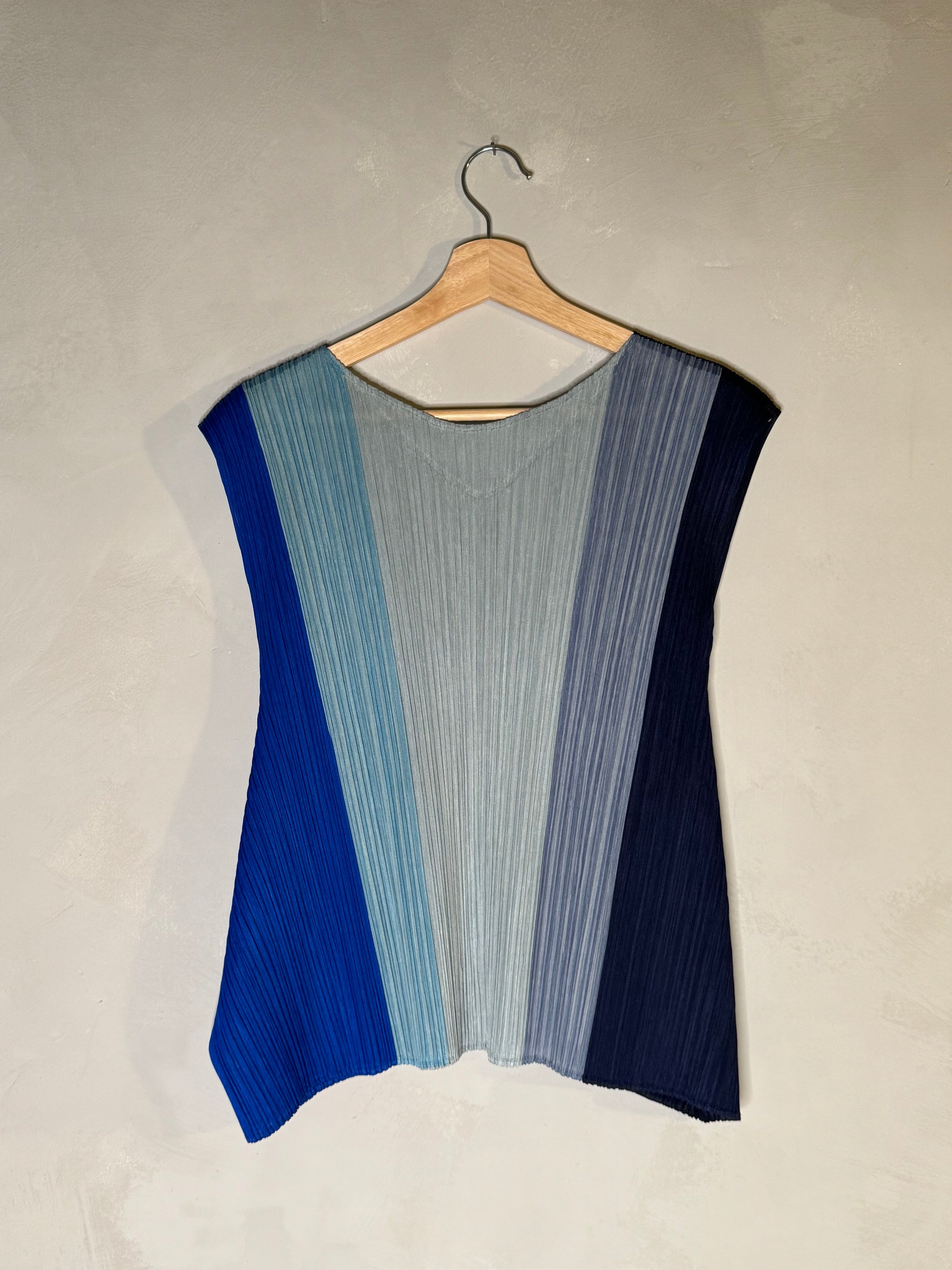 Issey miyake pleats please sleeveless top