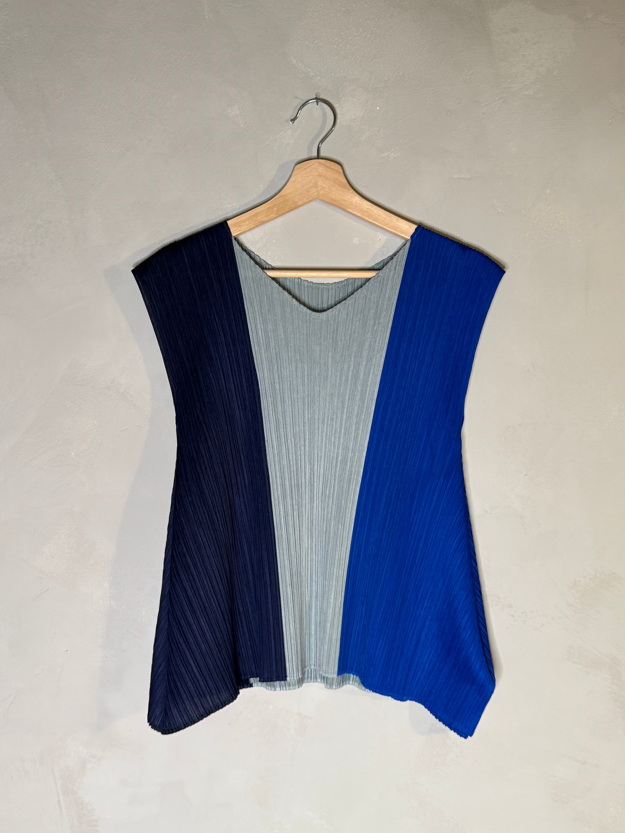 Issey miyake pleats please sleeveless top