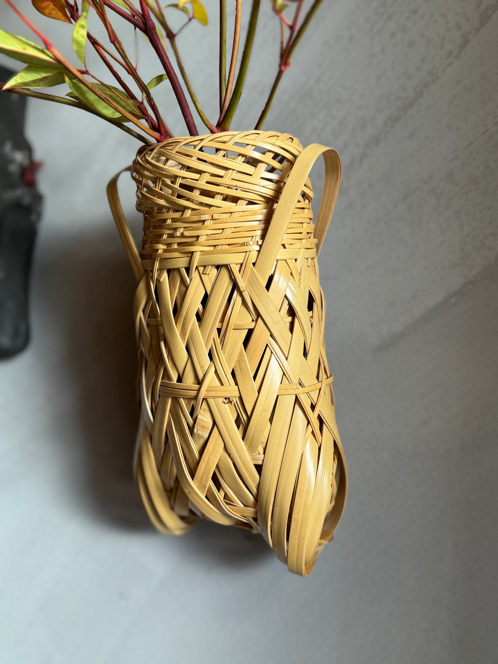 Japanese ikebana basketry wall vase