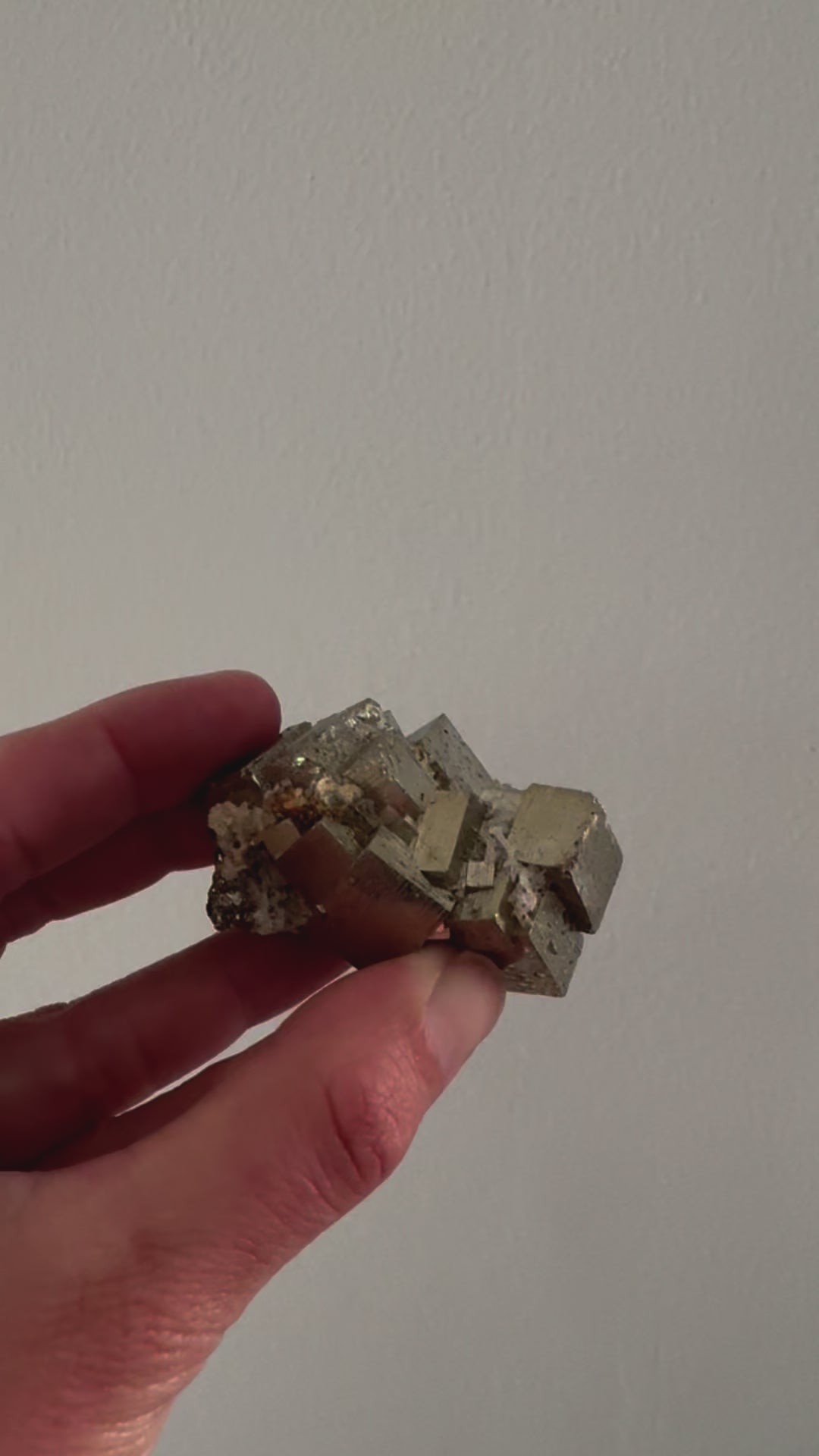 Pyrite cluster - video